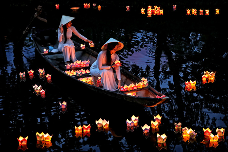 Bandu Gunaratne - 1 Floating lights festival